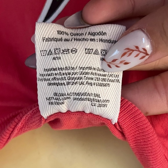 A bright dark pink Pineapple Willy’s t-shirt! - Picture 4 of 5